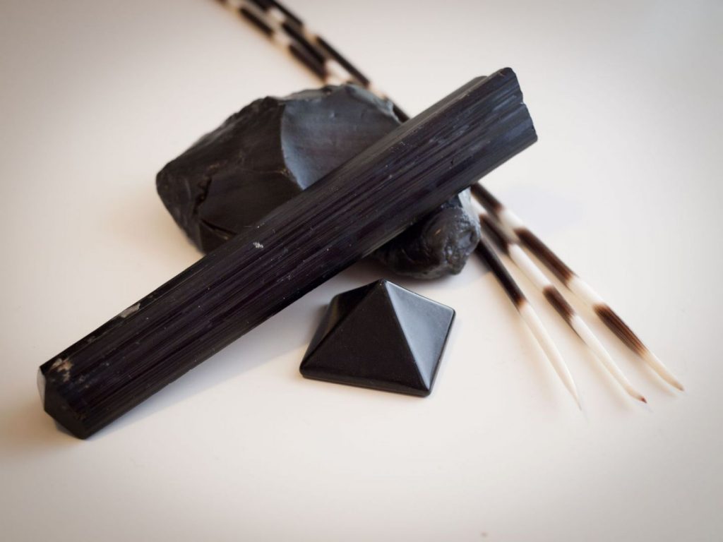 Crystal acupuncture and minerals AKADIMIA